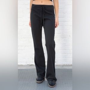 Brandy Melville Hilary Yoga Pants black